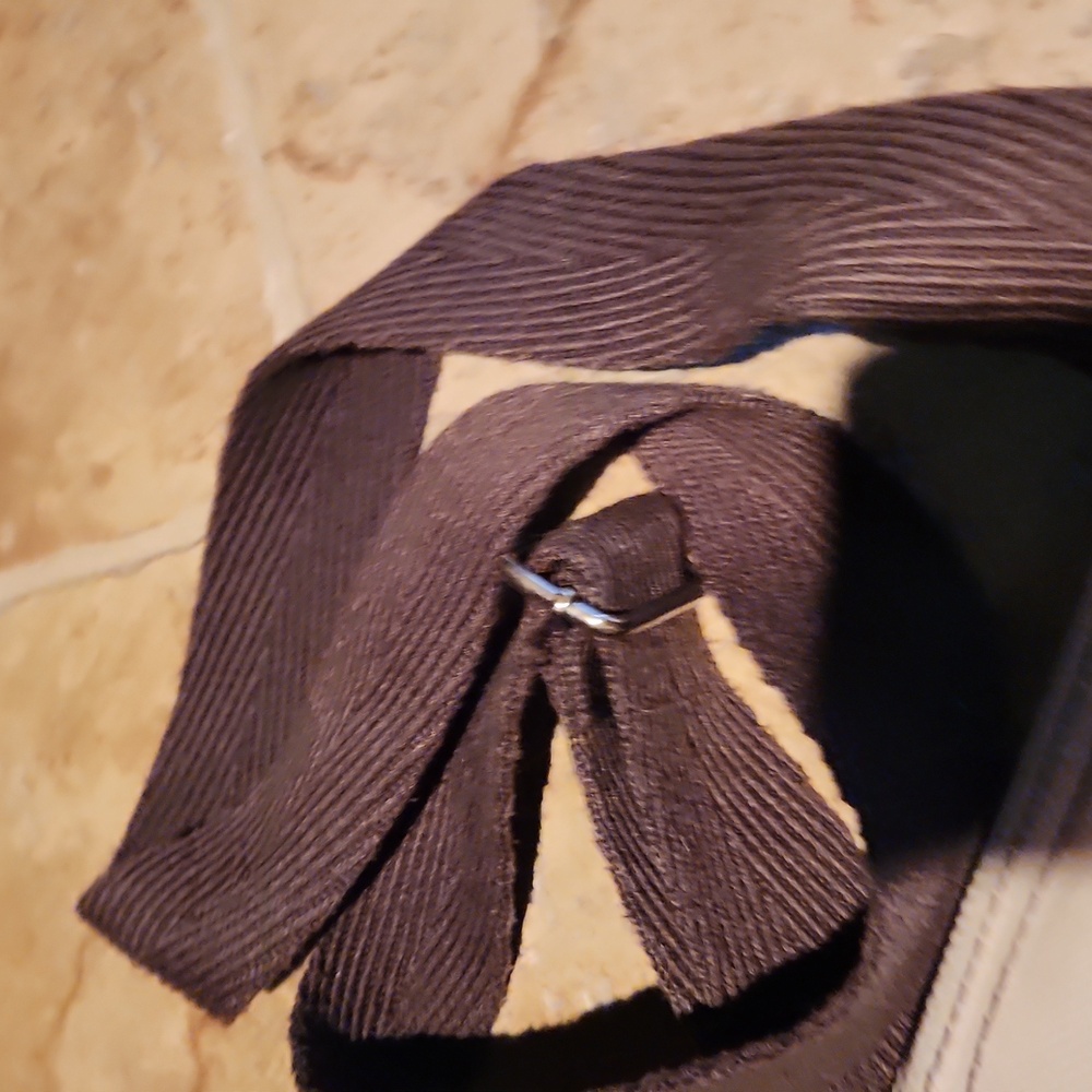 Thirty-one Floral Canvas Crossbody Bag - Picture 13 of 16